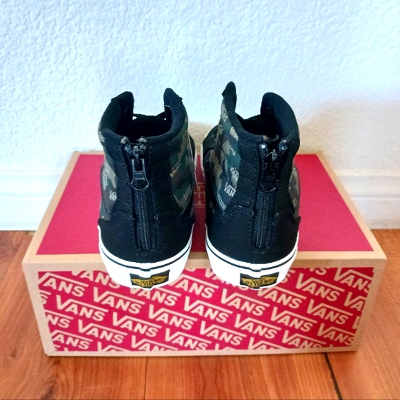 Vans - Picture 2 of 4